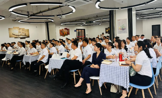 “食”刻守護，安全相伴！華逸府食品安全及營(yíng)養健康知識專(zhuān)項培訓
