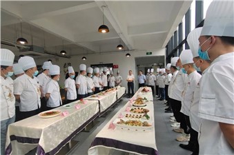 助力包廂菜品研發(fā)創(chuàng  )新，華逸府第六屆廚藝交流會(huì )圓滿(mǎn)舉辦